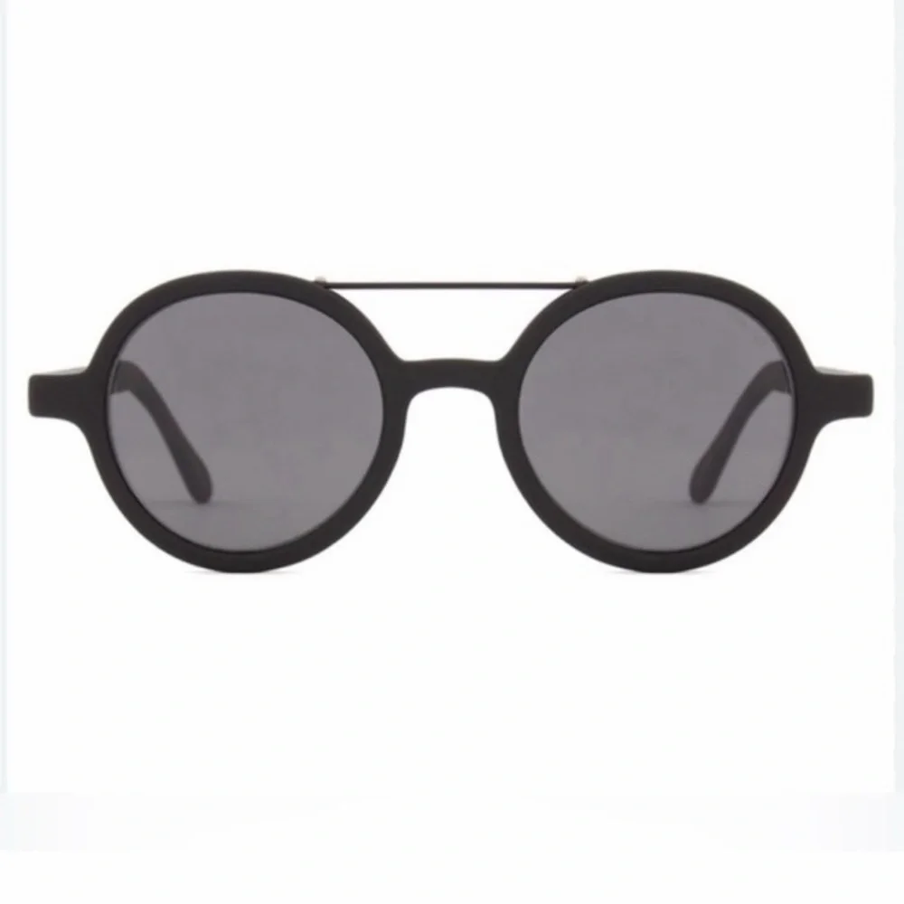 Komono The Vivien NEW NWT Black Round Sunglasses